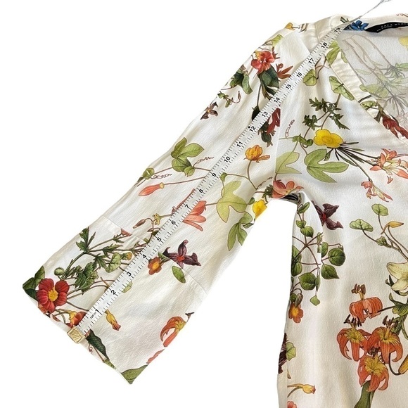 Euc Zara Woman 3/4 sleeve top, floral, v-neck, white/multicolour, size Small. - Picture 8 of 11